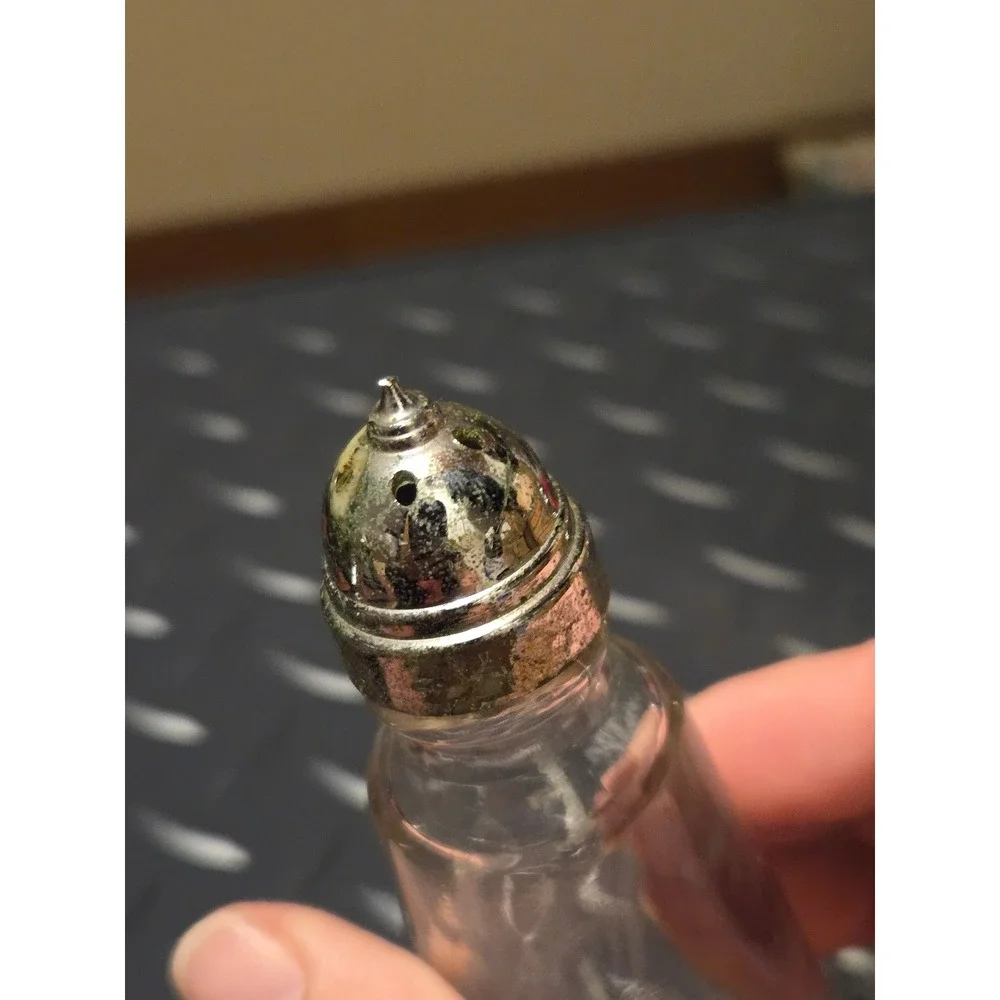 Vintage Glass Salt and Pepper Shakers Set Clear Paneled Silver Tone Lids‎ Finial